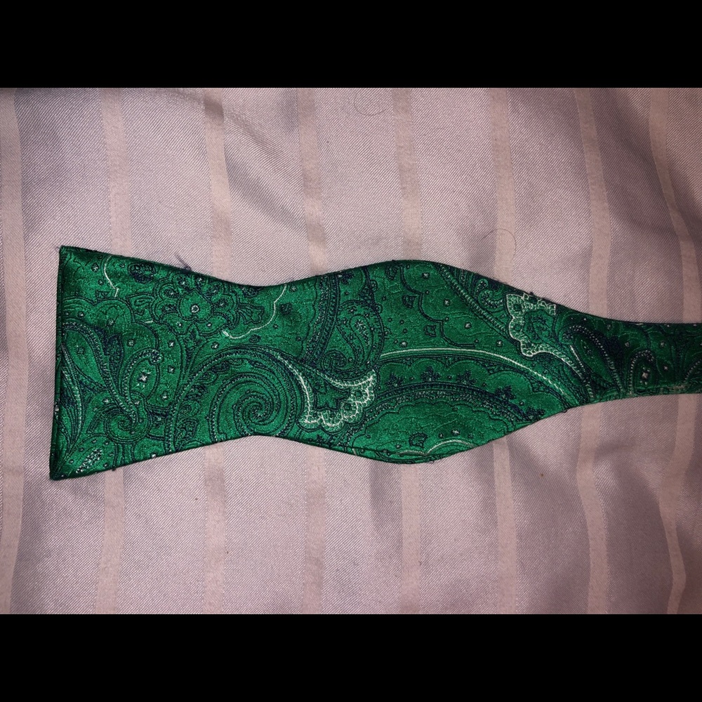 IZOD Bow tie